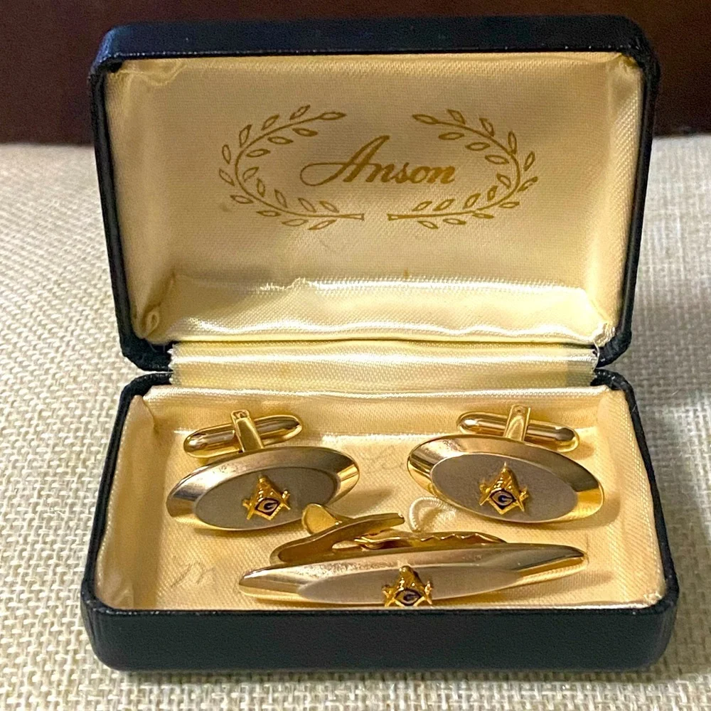 Vintage Anson Shriners tie bar and cuff link set